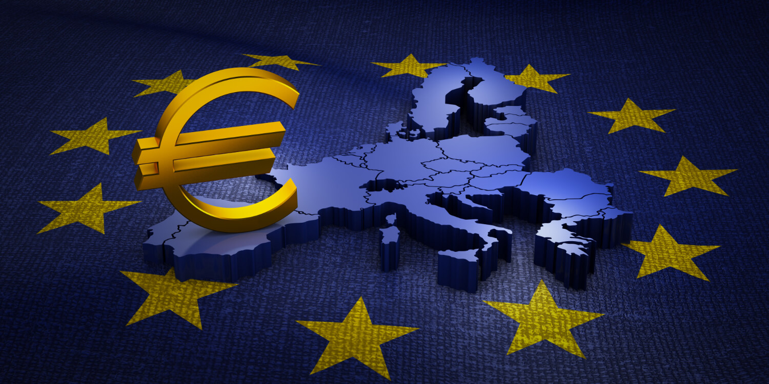 mapa i flaga unii europejskiej oraz znak euro